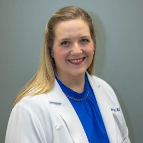 Dr. Anna Carter Headshot
